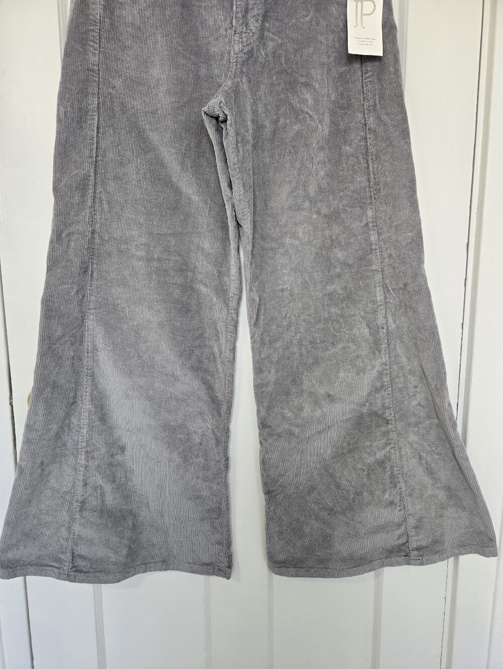 NWT Pilcro The Adi Mid-Rise Frayed Relaxed Flare Pants Corduroy Edition Size 28 - Picture 6 of 11